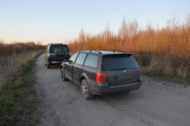 Przemytnik zatrzymany po pościgu. Mężczyzna kolejny raz odpowie za przestępstwo skarbowe (zdjęcia)