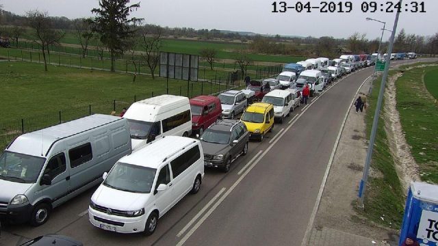 Ponad pół tysiąca ciężarówek na granicy, kolejka ma już 14 km (zdjęcia)