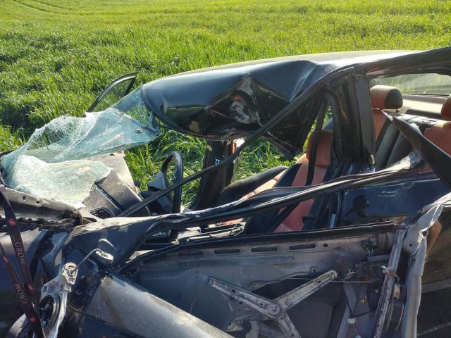 Zderzenie ciągnika rolniczego z BMW. Śmigłowiec zabrał poszkodowanego do szpitala (zdjęcia)