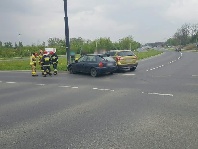 Zderzenie dwóch pojazdów na jednym ze skrzyżowań w Lublinie (zdjęcia)