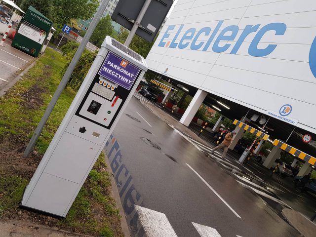 Wkrótce parking sklepu E. Leclerc przy ul. Zana będzie płatny (zdjęcia)