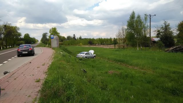 Dziecko trafiło do szpitala po zderzeniu dwóch volkswagenów (zdjęcia)