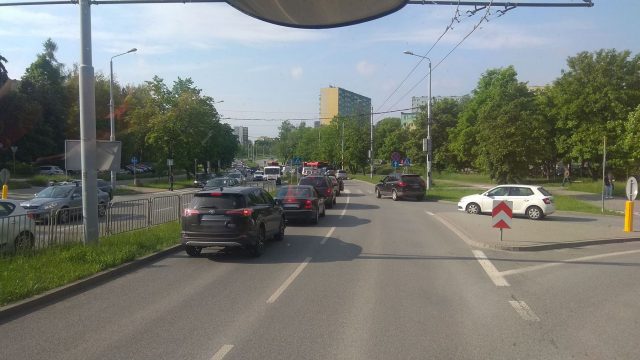Duże utrudnienia w ruchu po potrąceniu pieszej na ul. Filaretów (zdjęcia)