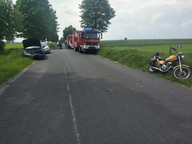 Motocyklistka w szpitalu po zderzeniu z pojazdem osobowym (zdjęcia)