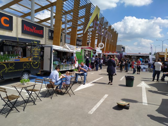 Ponad 20 food trucków zjechało do Lublina (zdjęcia)