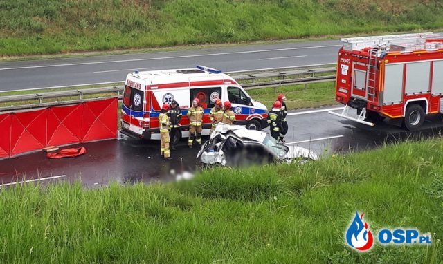 Tragiczny wypadek na autostradzie A2. Nie żyją dwie osoby (zdjęcia)