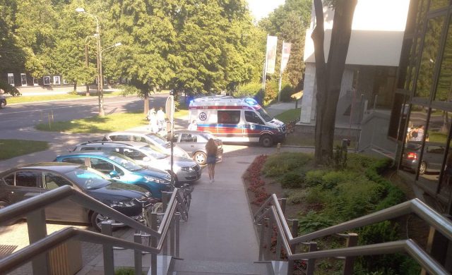Awaria windy w Katolickim Uniwersytecie Lubelskim. Uwięzione osoby trafiły do szpitala (zdjęcia)