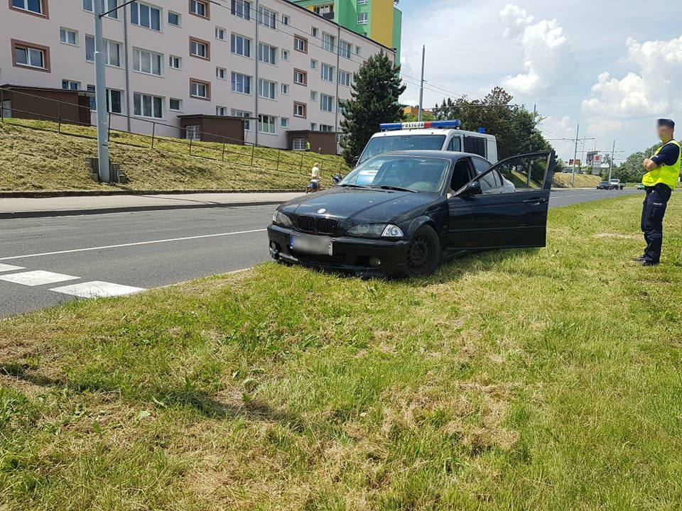Młody kierowca BMW na przejściu dla pieszych potrącił