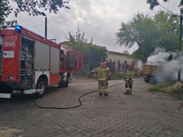 Pożar samochodu dostawczego w Lublinie. Auto spłonęło (zdjęcia)
