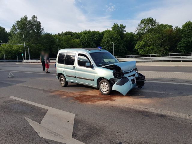 Zderzenie citroena z BMW w Lublinie. Trzy osoby, w tym dzieci, w szpitalu (zdjęcia)