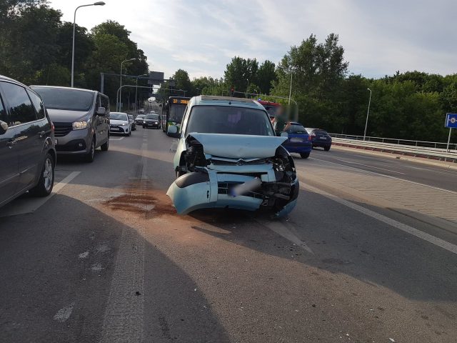 Zderzenie citroena z BMW w Lublinie. Trzy osoby, w tym dzieci, w szpitalu (zdjęcia)