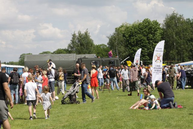 Podsumowano Lotniczy Dzień Dziecka w Radawcu: 9 tys. osób, 43 samoloty i zebrane 35 tys. zł dla dzieci
