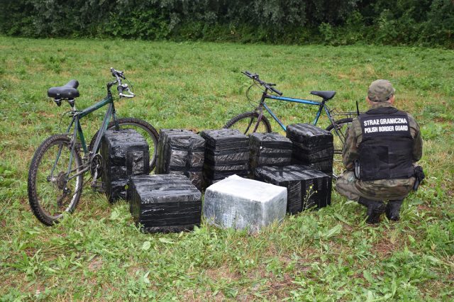 Na rowerach wieźli papierosy warte ponad 100 tys. złotych (zdjęcia)