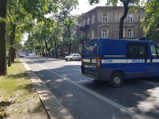 Zajechała drogę motocykliście, zderzyła się z oplem. Twierdzi, że to nie jej wina (zdjęcia)