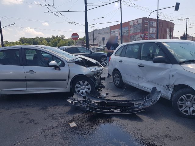 Zignorowanie wskazań sygnalizacji świetlnej przyczyną wypadku w Lublinie (zdjęcia)