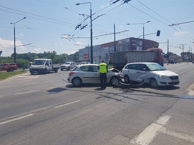 Zignorowanie wskazań sygnalizacji świetlnej przyczyną wypadku w Lublinie (zdjęcia)