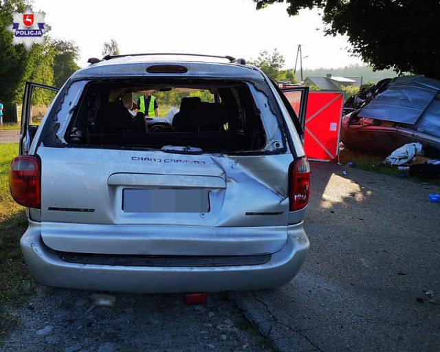 Tragiczny wypadek w powiecie łukowskim. Jedna osoba nie żyje, trzy trafiły do szpitala (zdjęcia)