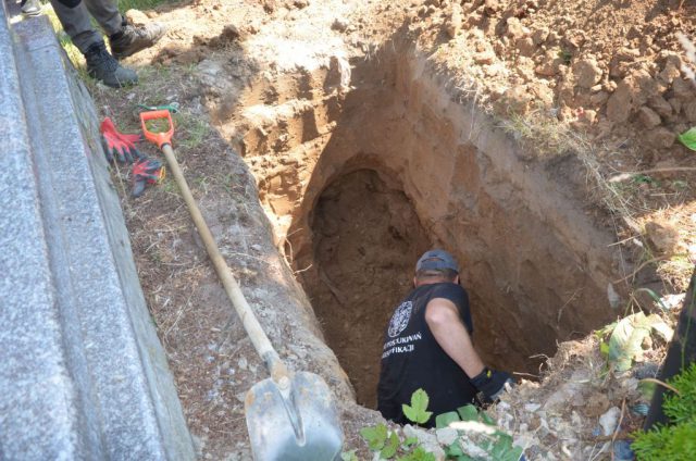 Szczątki żołnierza podziemia znaleziono na cmentarzu przy ul. Unickiej (zdjęcia)
