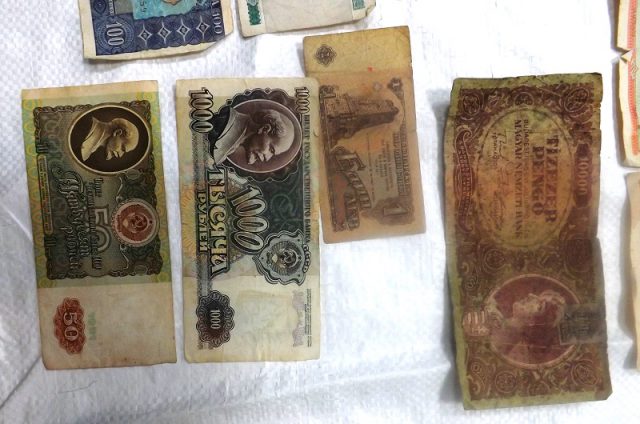 Nie zgłosili na przejściu granicznym kolekcji monet, banknotów i medali. Mieli coś jeszcze (zdjęcia)