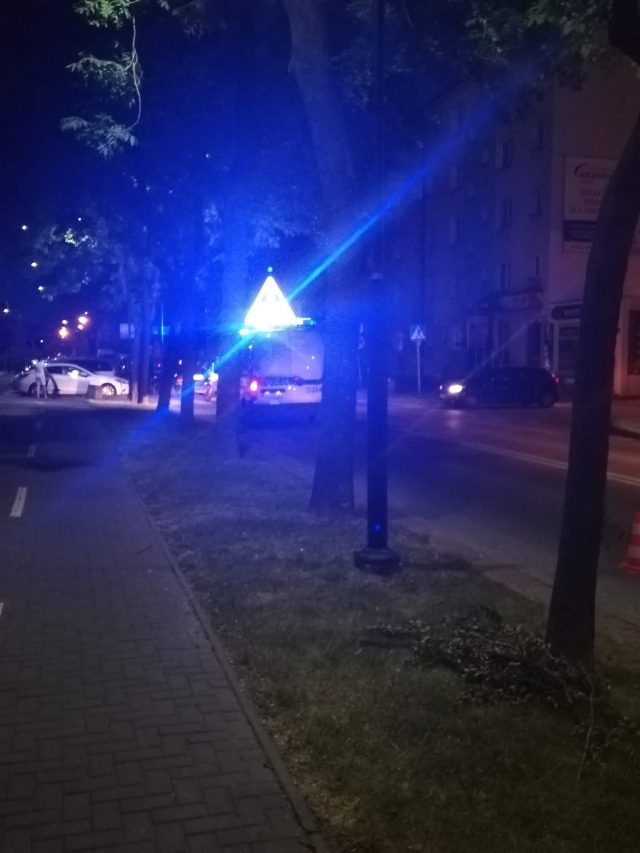 Wypadek w centrum Świdnika. Zderzenie motocykla z volvo (zdjęcia)