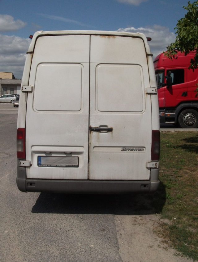 Rejsowy bus nie pojechał w dalszą drogę. Jego stan techniczny zagrażał bezpieczeństwu (zdjęcia)