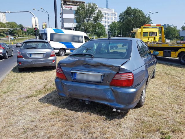 Zderzenie trzech aut na rondzie w Lublinie. Trzy osoby poszkodowane (zdjęcia)