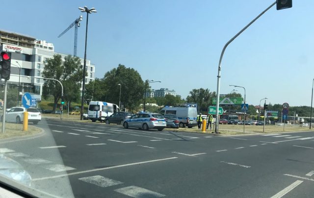 Zderzenie trzech aut na rondzie w Lublinie. Trzy osoby poszkodowane (zdjęcia)