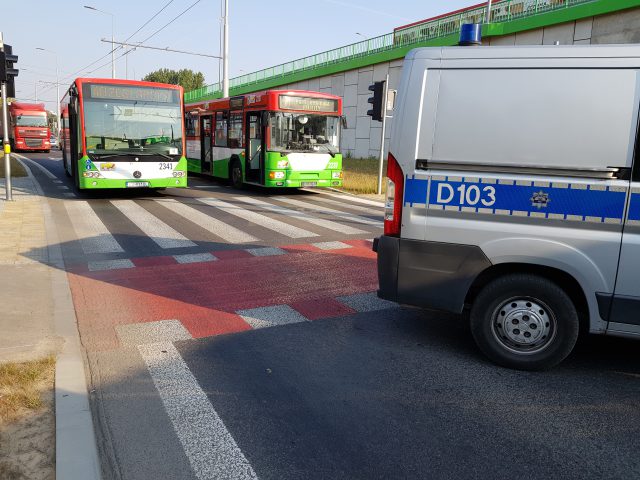 Od ciężarówki oderwała się przyczepa. Zablokowany ruch na ul. Krochmalnej (wideo, zdjęcia)