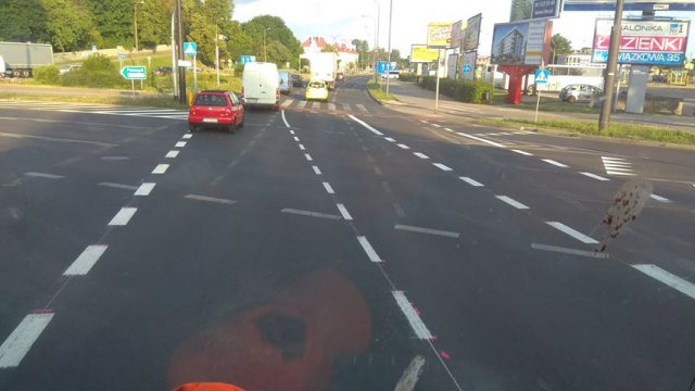 Zmiana organizacji ruchu na rondzie przy zamku. Pomysł naszych Czytelników był słuszny (zdjęcia)
