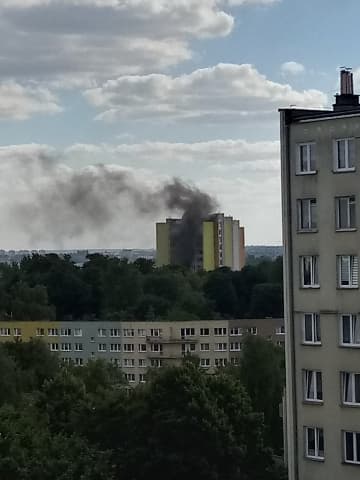 Popołudniowy pożar mieszkania w Lublinie. Interweniowało pięć zastępów straży pożarnej (zdjęcia)