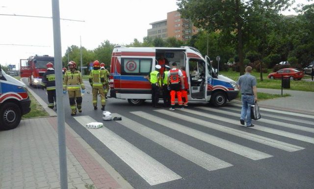 Ulica Szeligowskiego zablokowana po potrąceniu pieszej przez motocykl (zdjęcia) AKTUALIZACJA