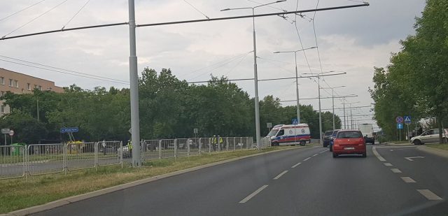 Ulica Szeligowskiego zablokowana po potrąceniu pieszej przez motocykl (zdjęcia) AKTUALIZACJA