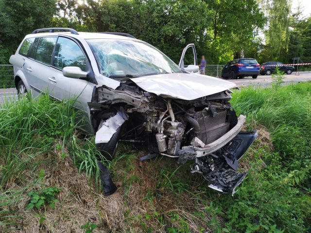 Zderzenie forda z renaultem koło Lublina. Droga jest całkowicie zablokowana (zdjęcia)