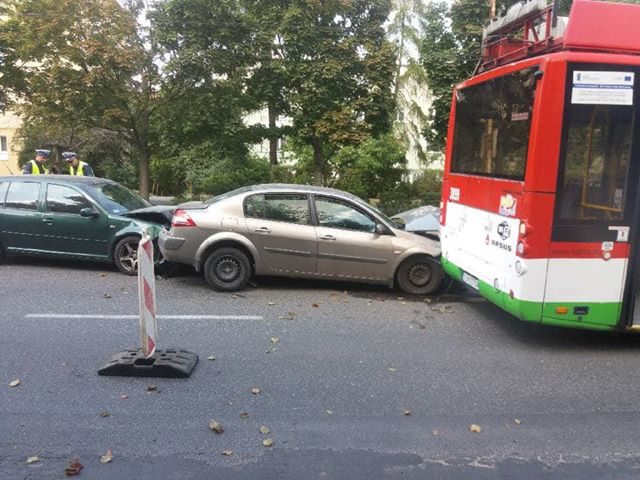Zderzenie trzech pojazdów w centrum Lublina. Duże utrudnienia w ruchu (zdjęcia)
