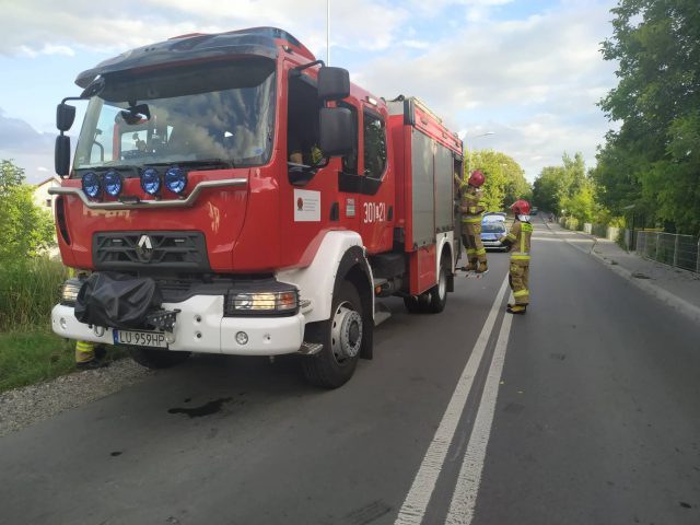 Zderzenie forda z renaultem koło Lublina. Droga jest całkowicie zablokowana (zdjęcia)