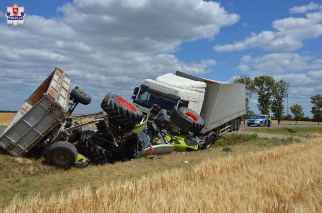 Zderzenie ciężarówki z ciągnikiem rolniczym. Jedna osoba z poważnymi obrażeniami w szpitalu (zdjęcia)