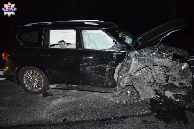 Kierowca BMW doprowadził do wypadku na krajowej 2. Na widok policjantów zaczął pić alkohol (zdjęcia)