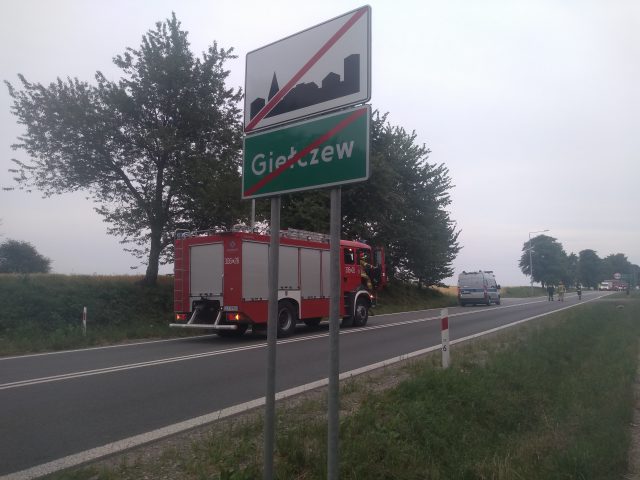 Dachowanie forda na trasie Lublin – Biłgoraj. Interweniował śmigłowiec LPR (zdjęcia, wideo)