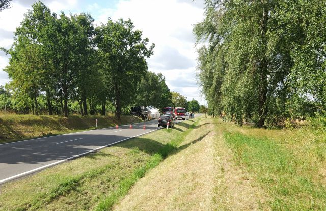 Tragiczny wypadek na trasie Lublin – Włodawa. Nie żyje kierowca ciężarówki (zdjęcia)
