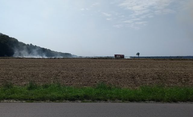 Nie ustają pożary w rolnictwie. Płoną ścierniska i maszyny rolnicze (zdjęcia)