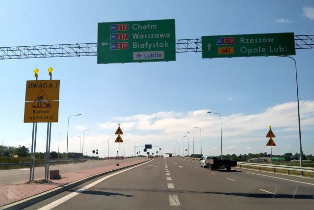 W tym miejscu wciąż dochodzi do kolizji i wypadków. Budują sygnalizację świetlną (zdjęcia)