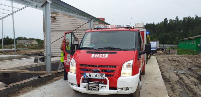 Wypadek na budowie, interweniował śmigłowiec Lotniczego Pogotowia Ratunkowego (zdjęcia)