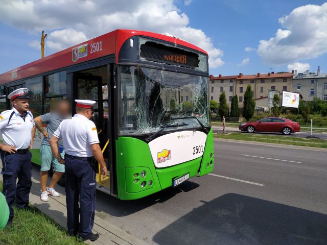 Zderzenie dwóch autobusów komunikacji miejskiej. Na szczęście nikt nie ucierpiał (zdjęcia)