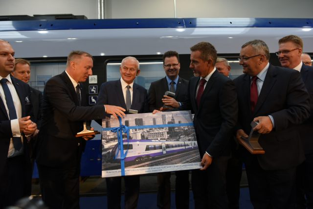 PKP Intercity kupiło nowe pociągi. Będą kursowały z Lublina do Krakowa i Szczecina (zdjęcia)