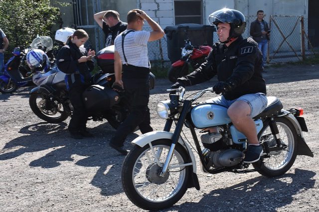 Fani kultowego motocykla zjechali do Świdnika. Teraz bawią się w Cegielni Wierzchowina (zdjęcia)