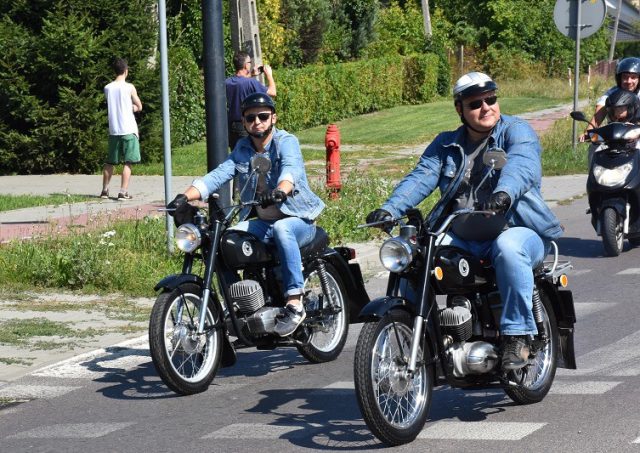 Fani kultowego motocykla zjechali do Świdnika. Teraz bawią się w Cegielni Wierzchowina (zdjęcia)