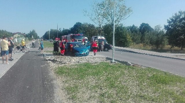 Poważny wypadek w Lubartowie. Interweniuje śmigłowiec LPR (zdjęcia)