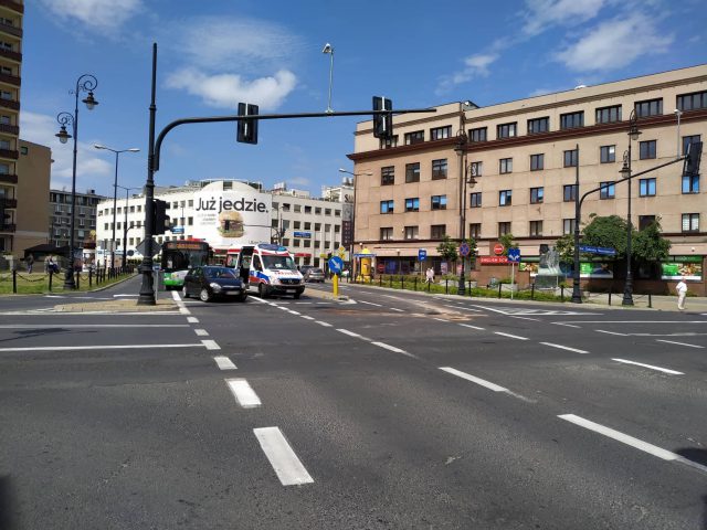 Zderzenie fiata z volvo w centrum Lublina. Sprawca wykonywał przewóz osób (zdjęcia)
