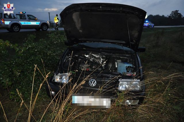 Zderzenie BMW z volkswagenem. Młodzi kierowcy wzajemnie obwiniali się o spowodowanie wypadku (zdjęcia)
