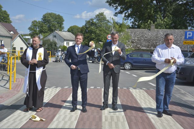 Uroczyste otwarcie rozbudowanej drogi gminnej w Orchówku (zdjęcia)